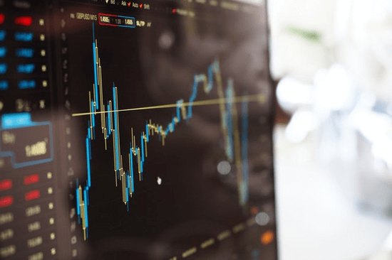 公募权益类基金维持高仓位 有色金属获资金增配
